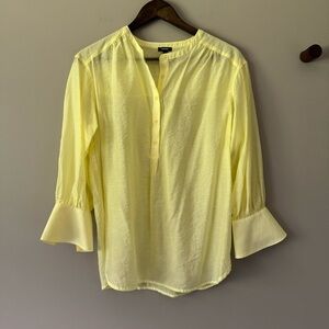 EXPRESS GATHERED SLEEVE HALF BUTTON UP SHIRT BLOUSE PASTEL YELLOW SIZE EUC
